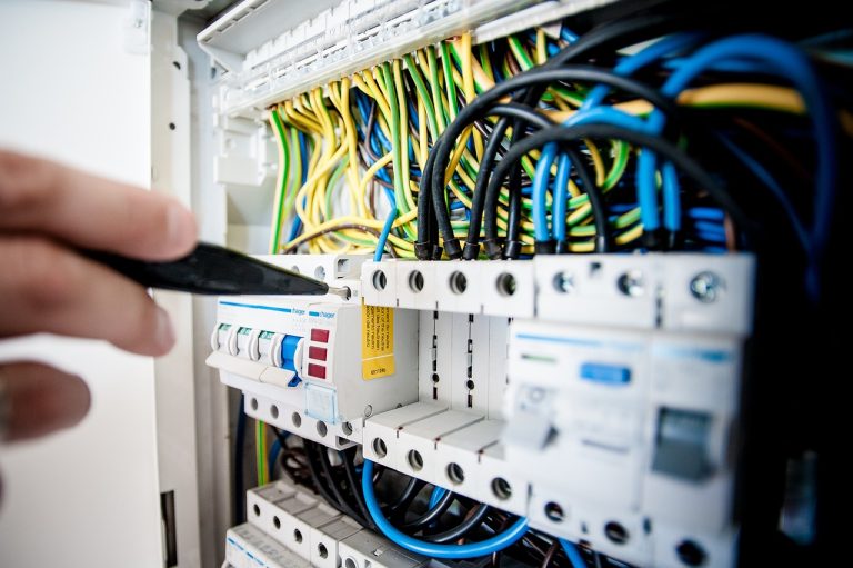 Approches préventives essentielles pour éviter les défaillances des boîtes de dérivation électrique