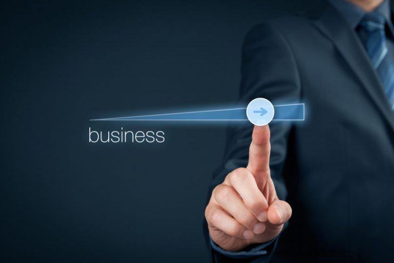 Plaque sur mesure pour votre entreprise : quels avantages ?